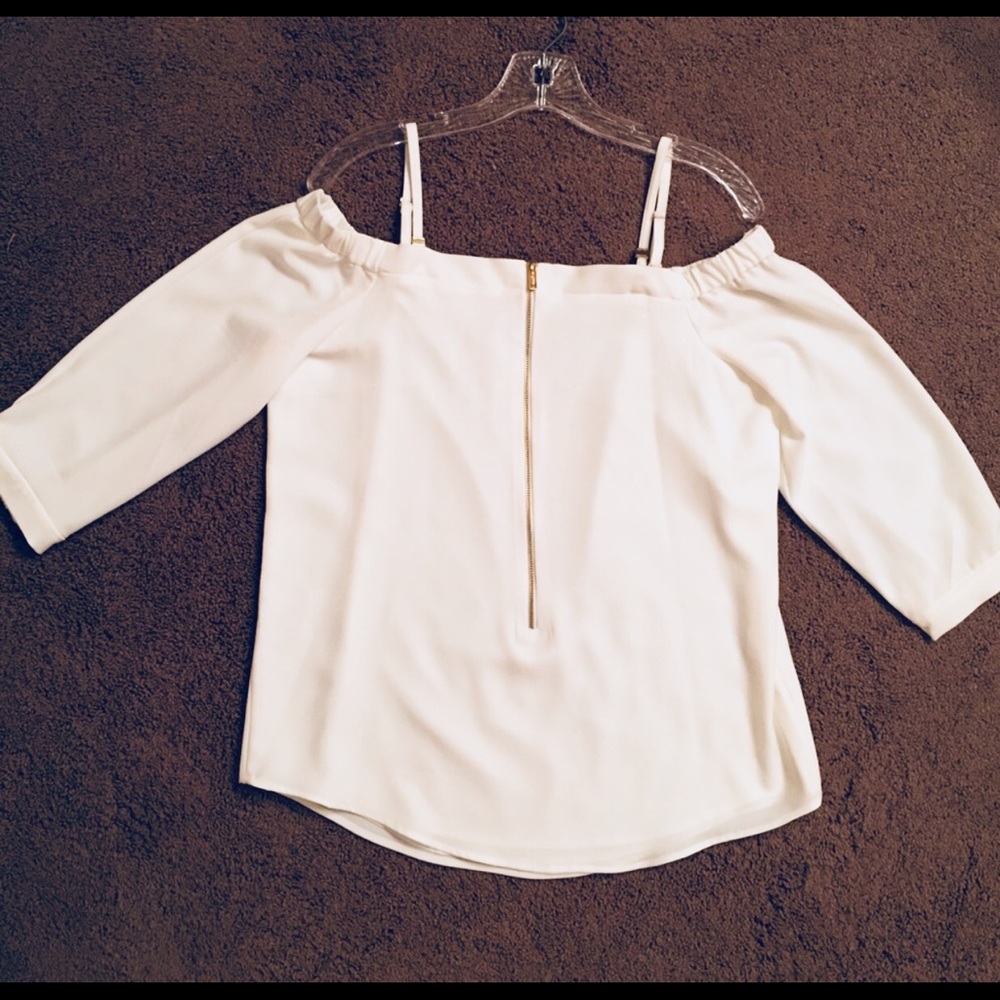 Calvin Klein Off The Shoulder top. NWOT SIZE:Small